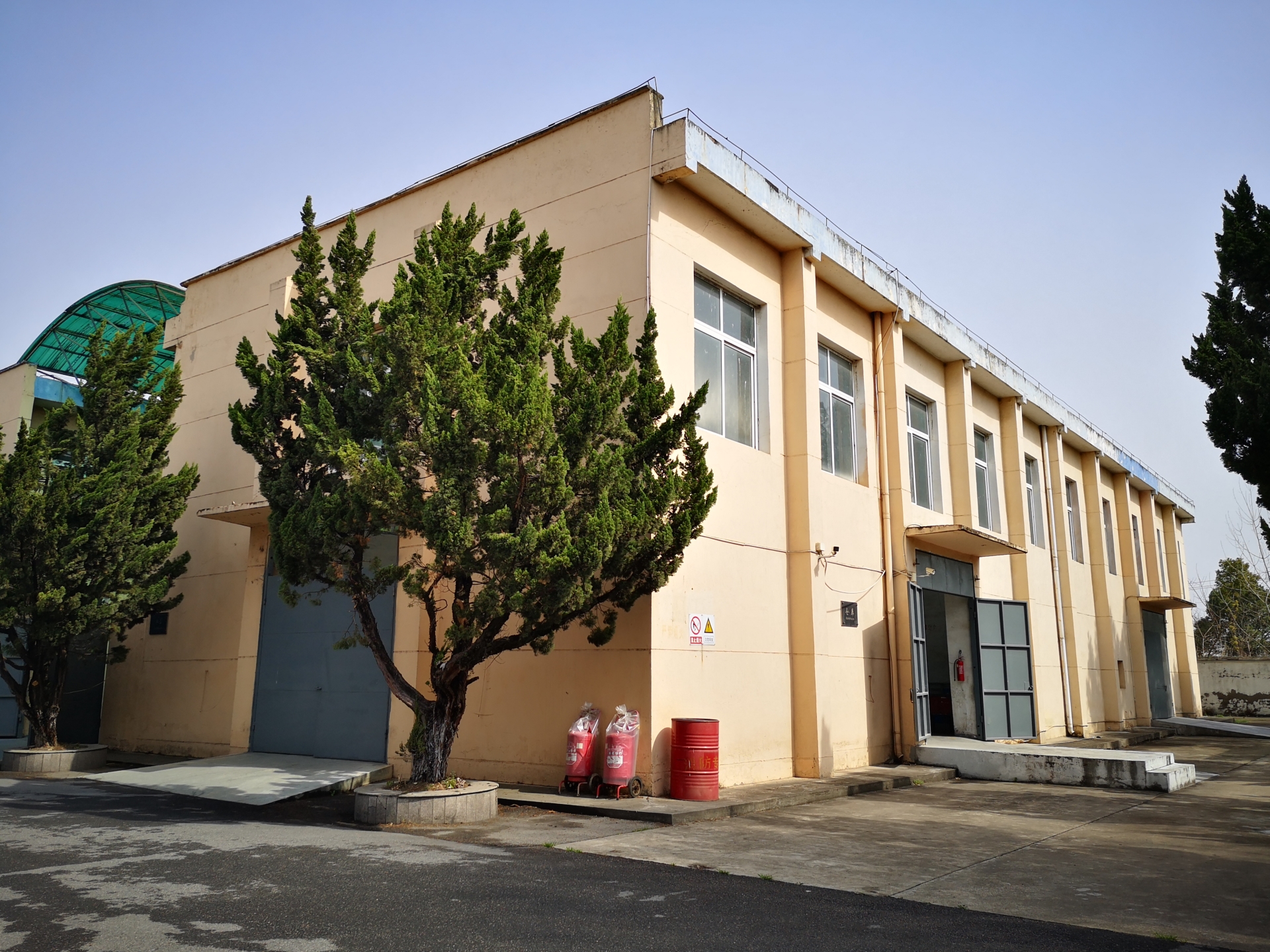 廠區(qū)建筑.jpg